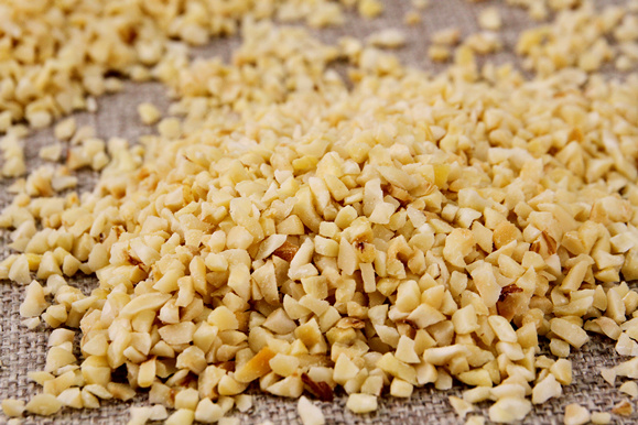 Fully Ripe Peeled Hazelnut Shreds