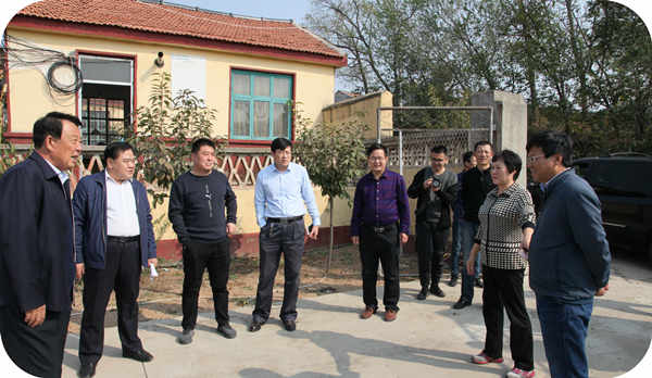 Zhang Guangsheng, a member of the Party Group of Zhucheng Science and Technology Bureau, came to the company to discuss the Shandong Hazelnut Industry Technology Innovation Strategic Alliance