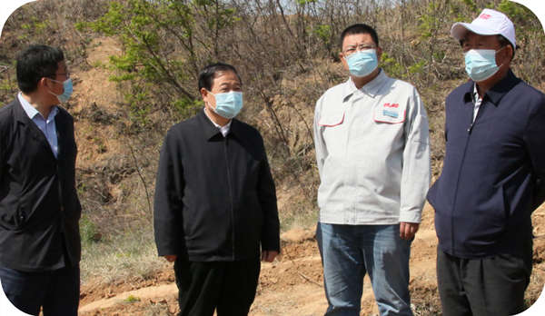 Han Mingguang, Secretary of the Party Leadership Group of the Zhucheng Agriculture and Rural Bureau, and the company's leadership research base infrastructure supporting work